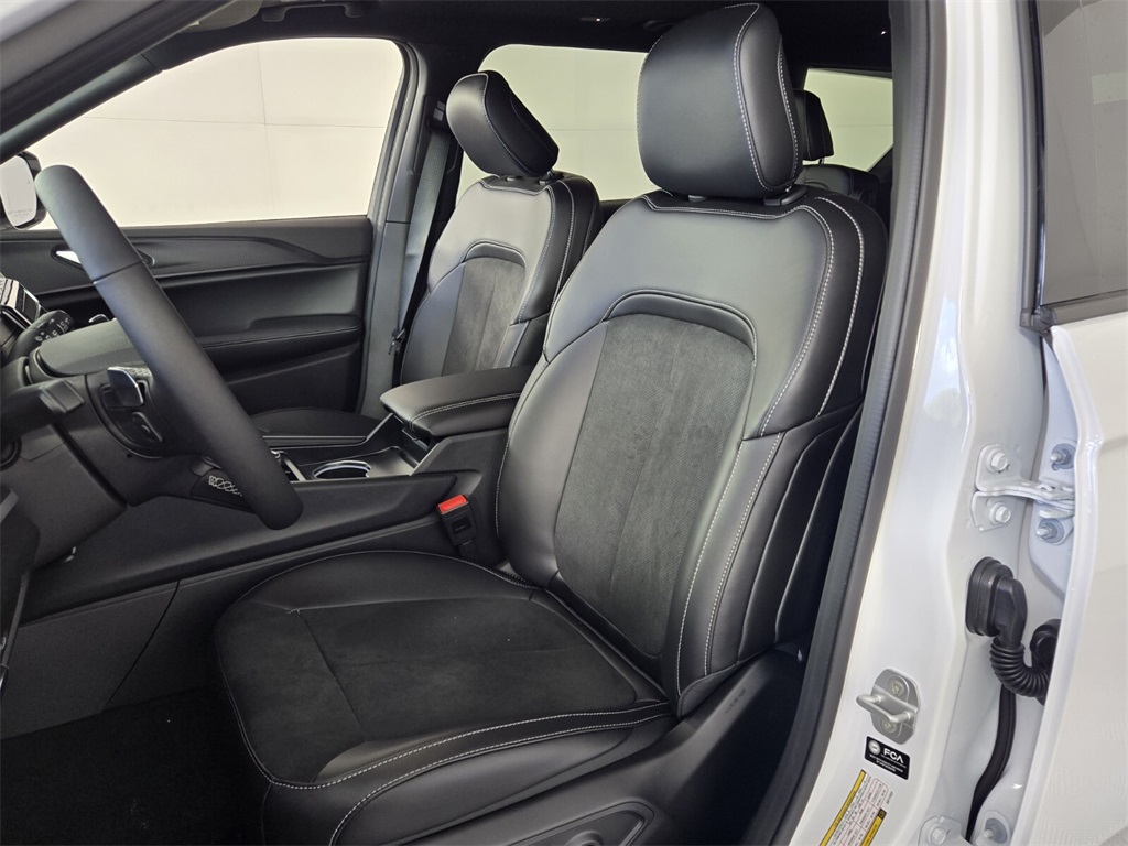 new 2025 Jeep Grand Cherokee L car, priced at $35,780