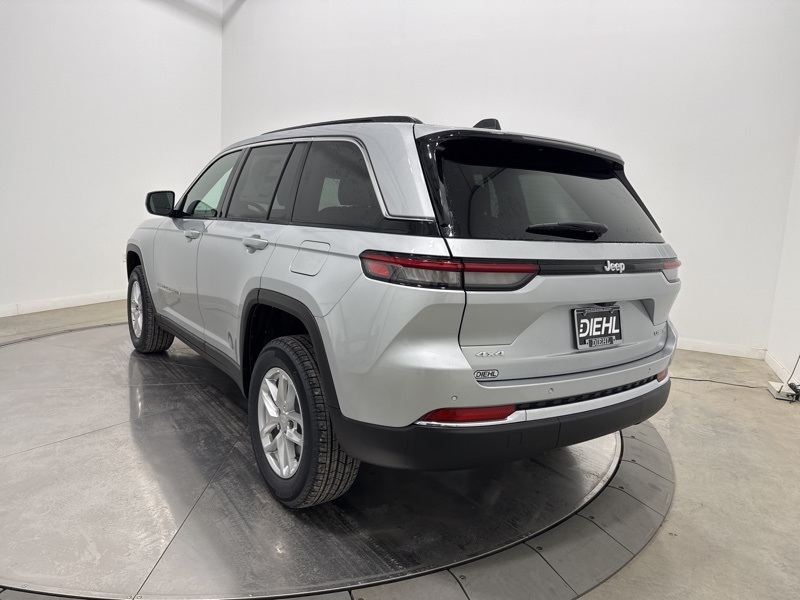 2025 Jeep Grand Cherokee Laredo X photo 2