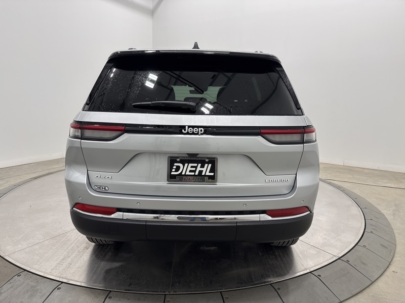 2025 Jeep Grand Cherokee Laredo X photo 3