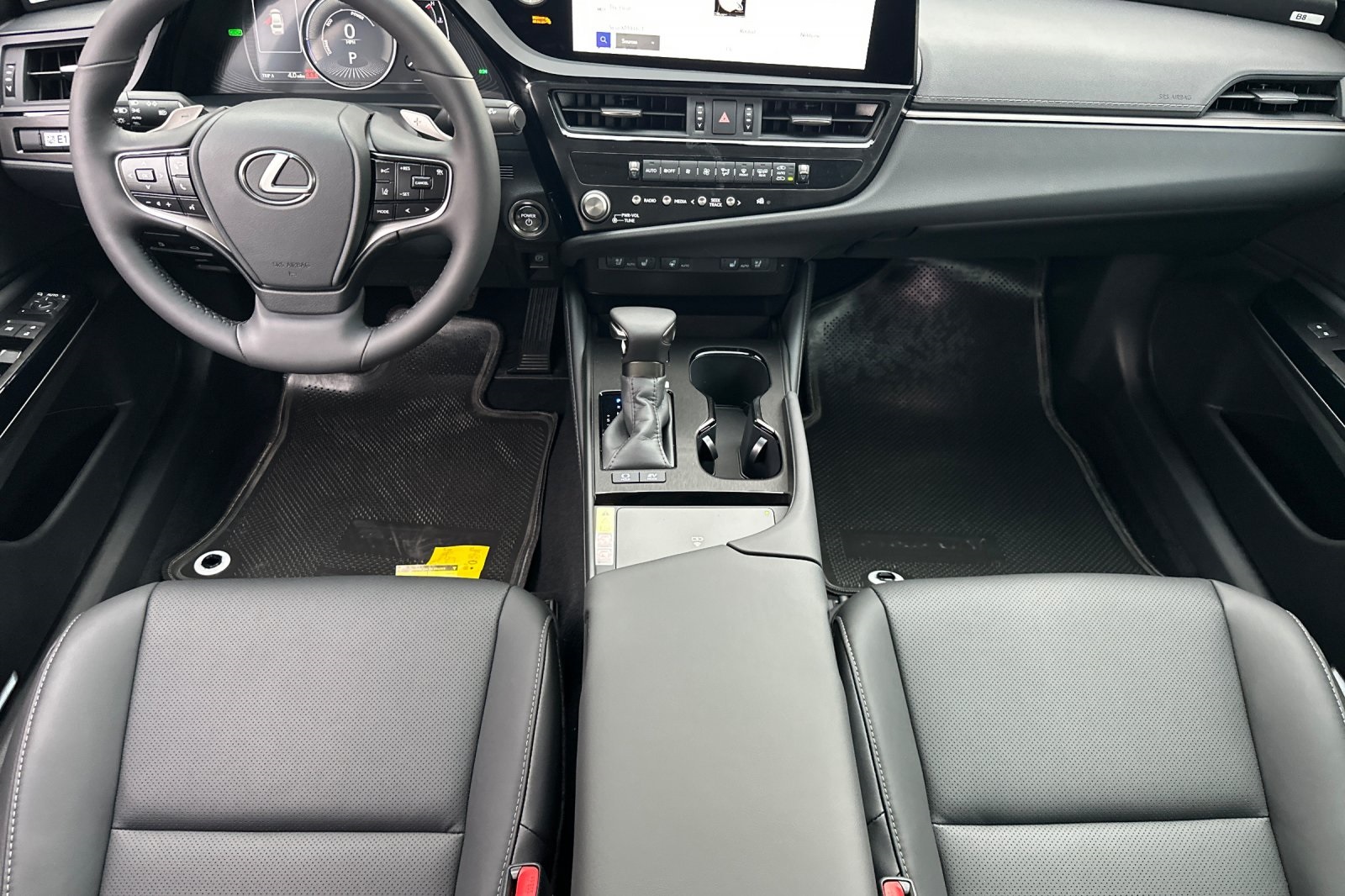 2025 Lexus ES 300h photo 10