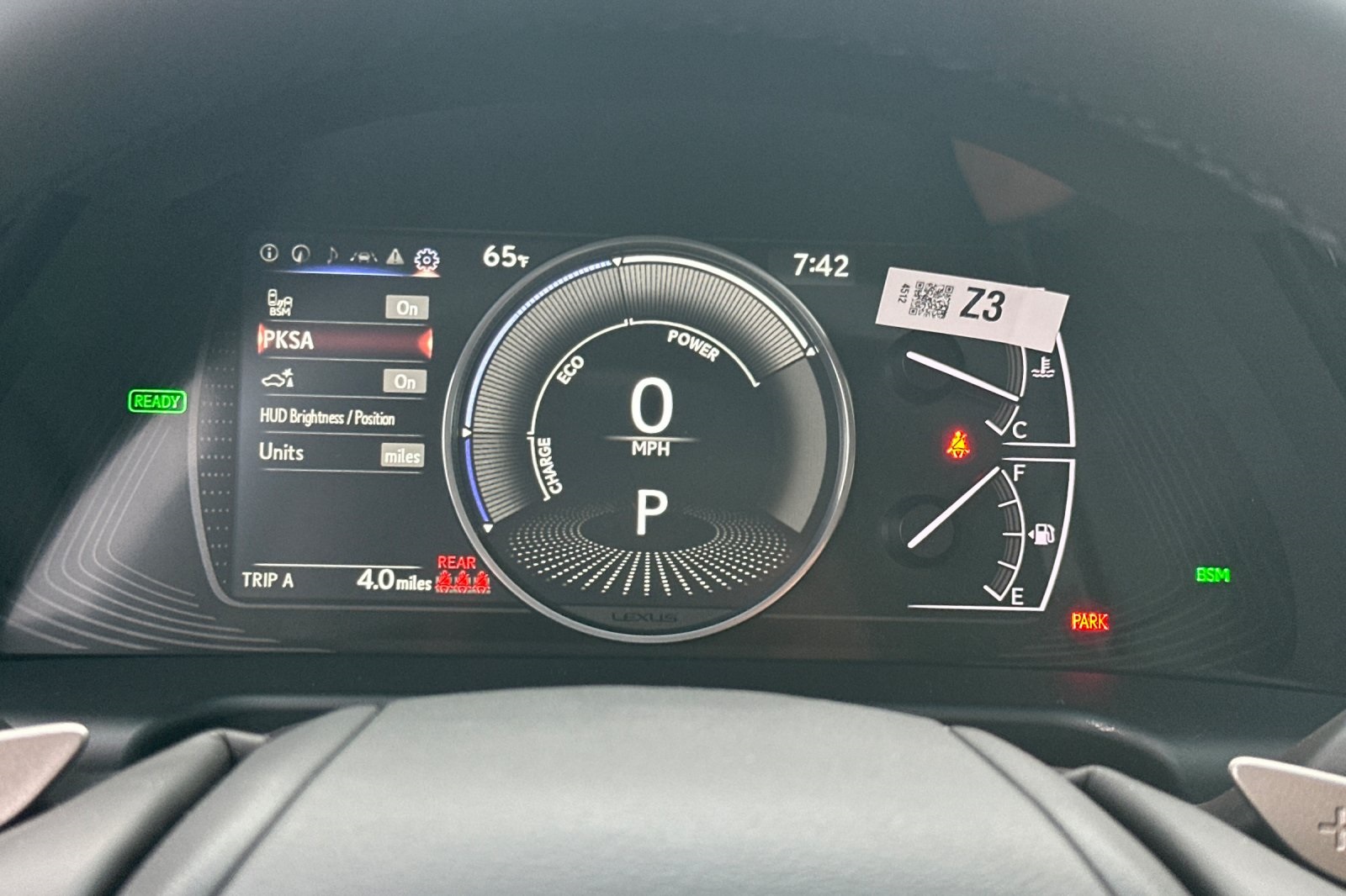 2025 Lexus ES 300h photo 20