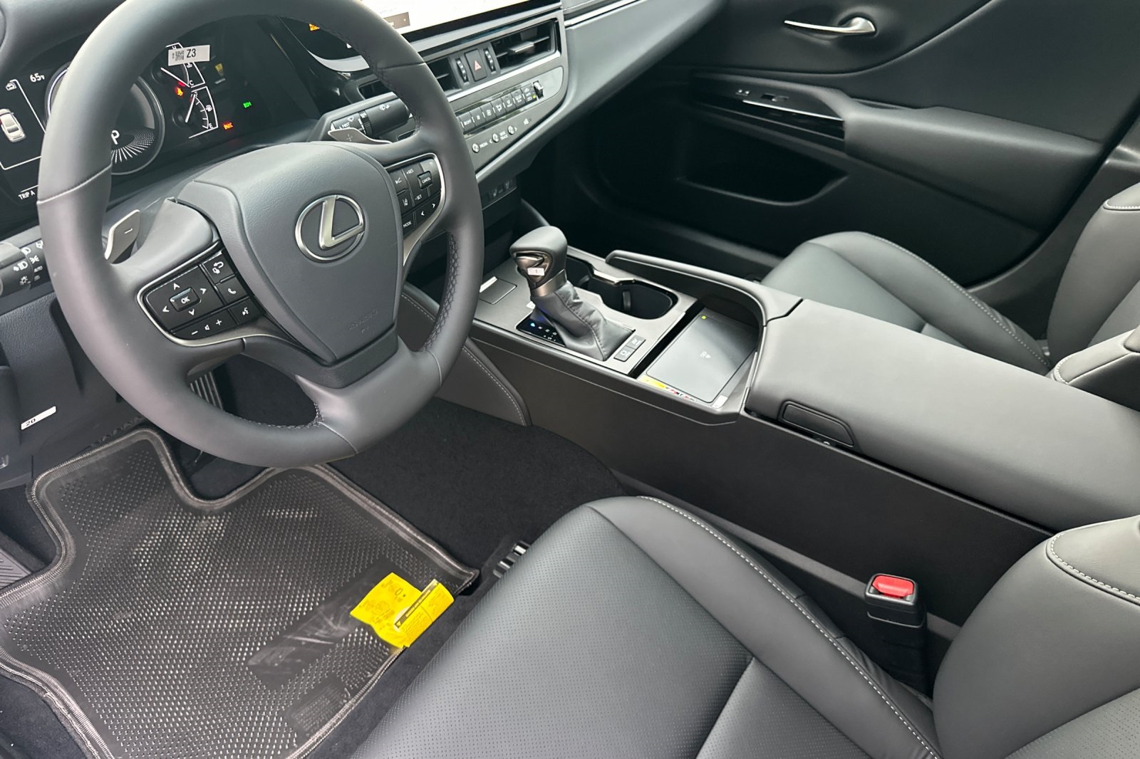 2025 Lexus ES 300h photo 7