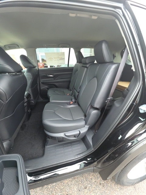 2026 Toyota Grand Highlander Limited photo 2