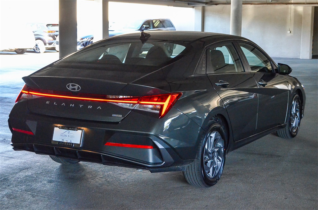 2026 Hyundai Elantra Hybrid Blue photo 3