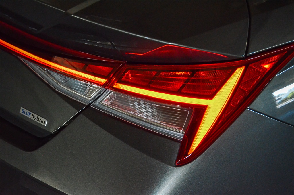 2026 Hyundai Elantra Hybrid Blue photo 4