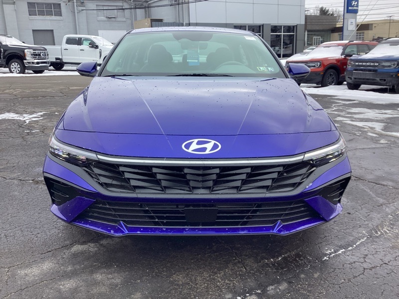 2025 Hyundai Elantra SEL Convenience photo 2