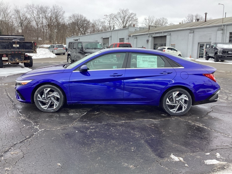 2025 Hyundai Elantra SEL Convenience photo 4