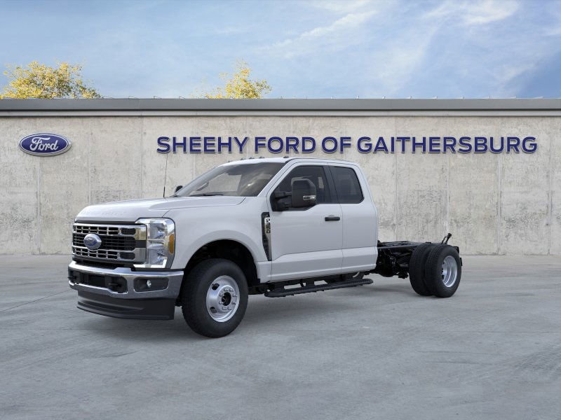 2025 Ford F-350 photo 2