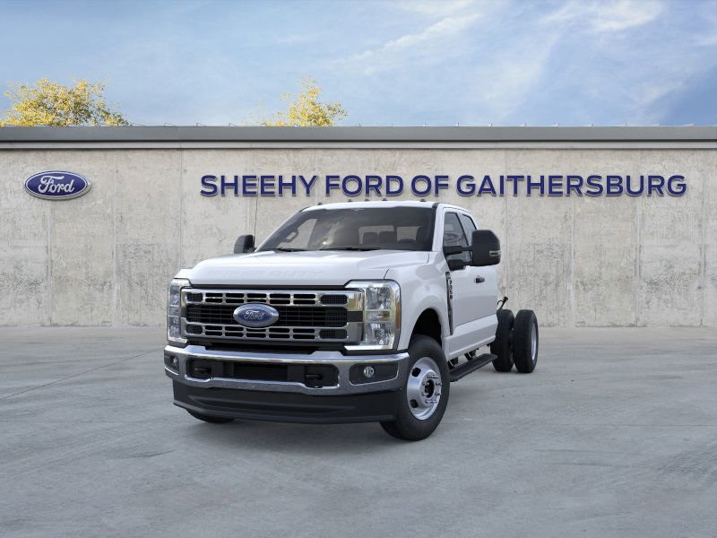 2025 Ford F-350 photo 3