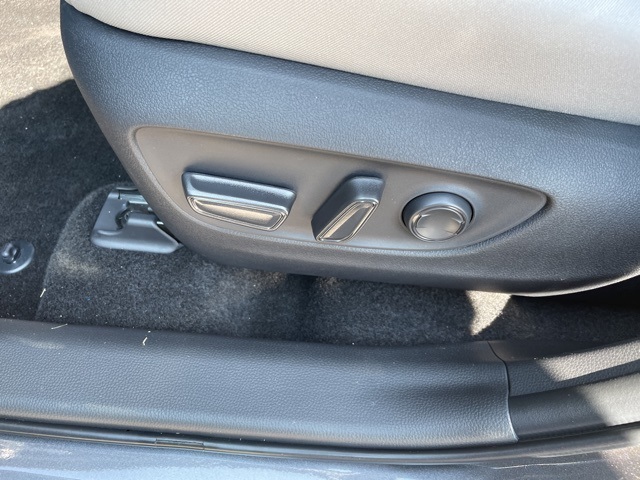 2025 Toyota RAV4 XLE photo 12