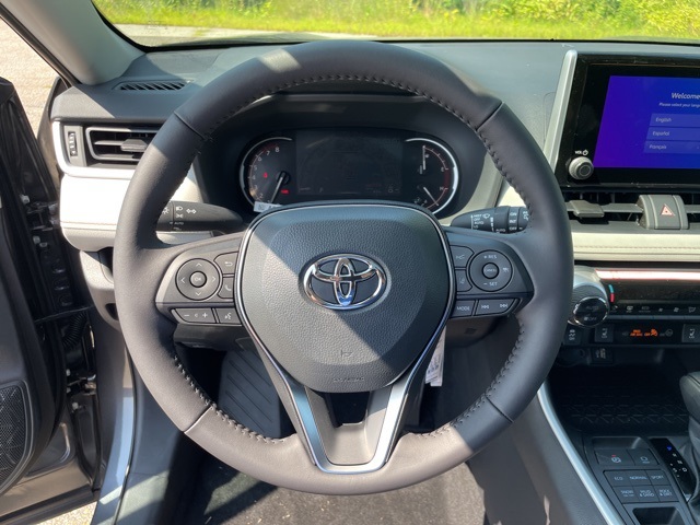 2025 Toyota RAV4 XLE photo 14
