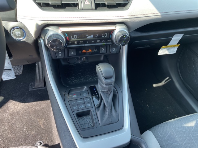 2025 Toyota RAV4 XLE photo 18