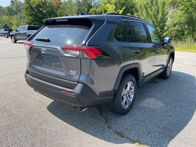 2025 Toyota RAV4 XLE photo 3