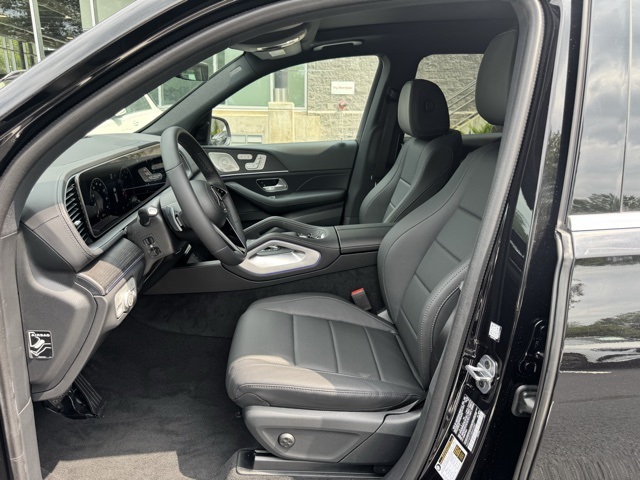 2025 Mercedes Benz GLS 450 4MATIC photo 12