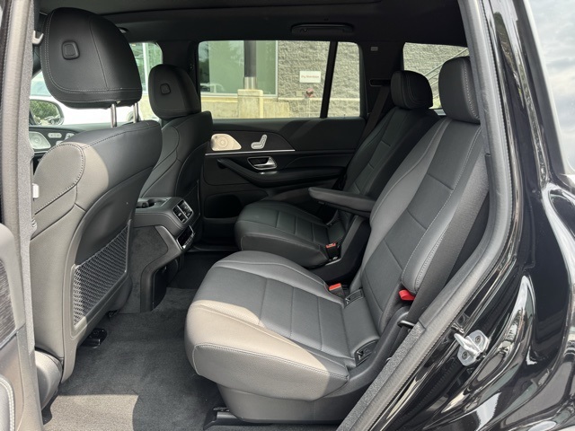2025 Mercedes Benz GLS 450 4MATIC photo 13