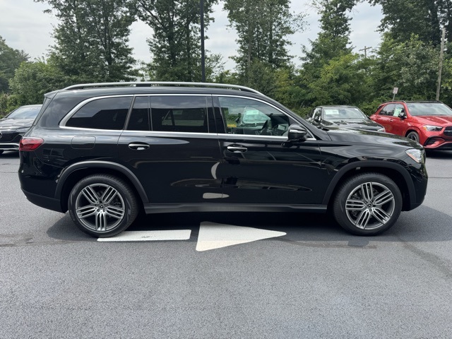 2025 Mercedes Benz GLS 450 4MATIC photo 2