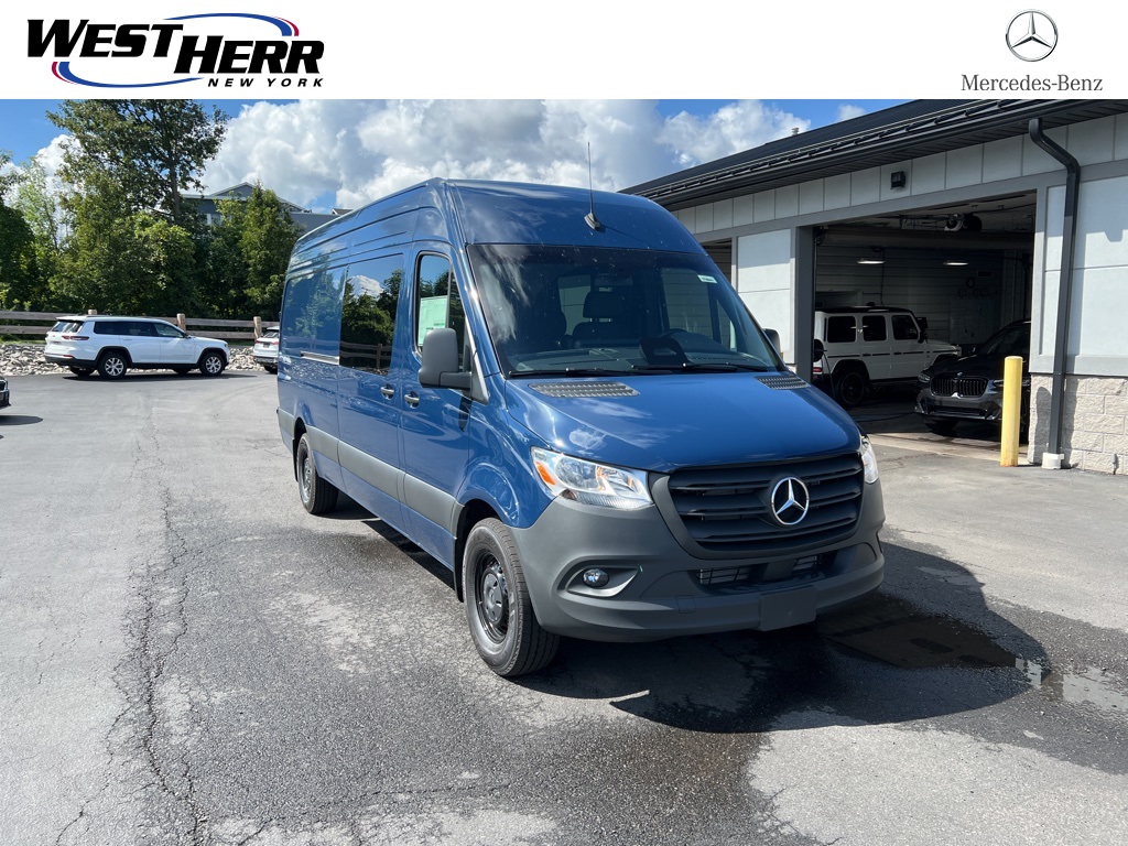 2025 Mercedes-Benz Sprinter Crew Van Base's photo
