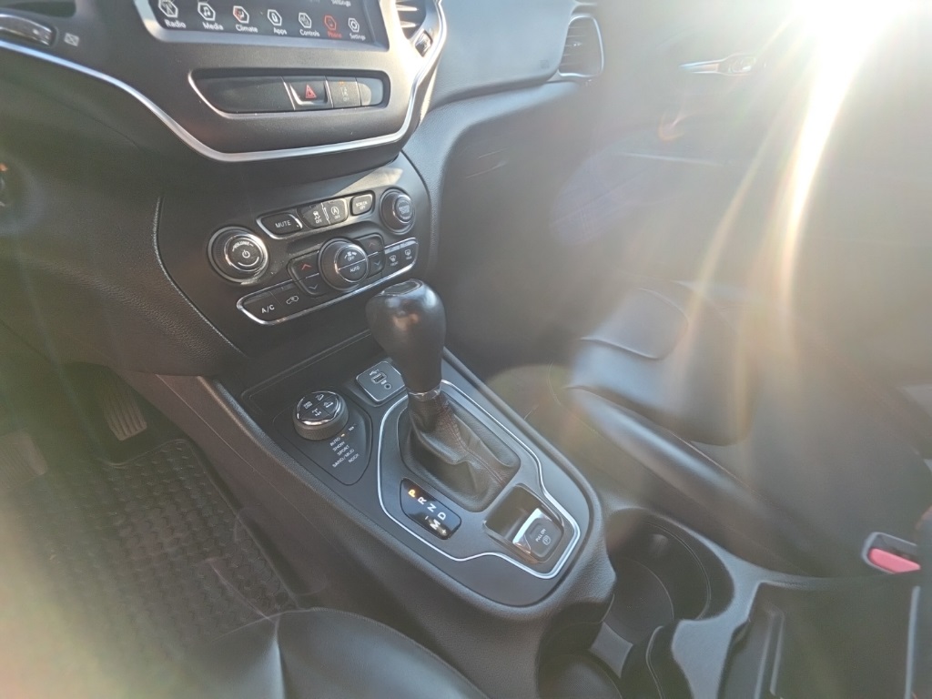 used 2022 Jeep Cherokee car, priced at $19,895