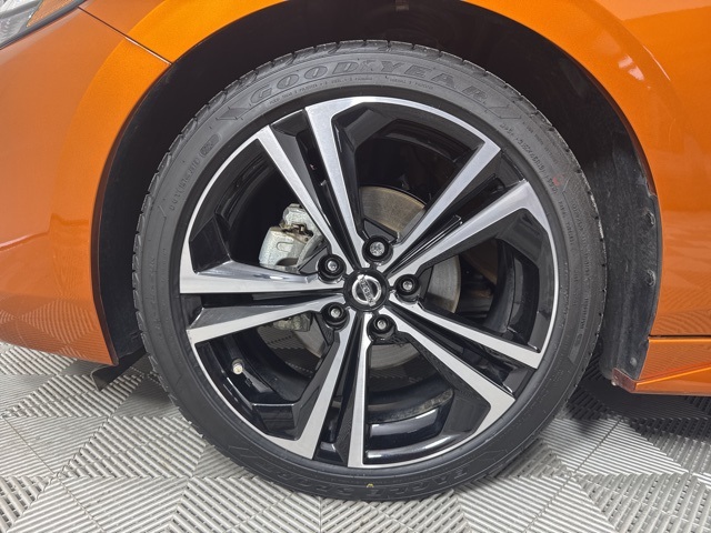 2023 Monarch Orange Metallic/Super Black Nissan Sentra SR FWD Sedan