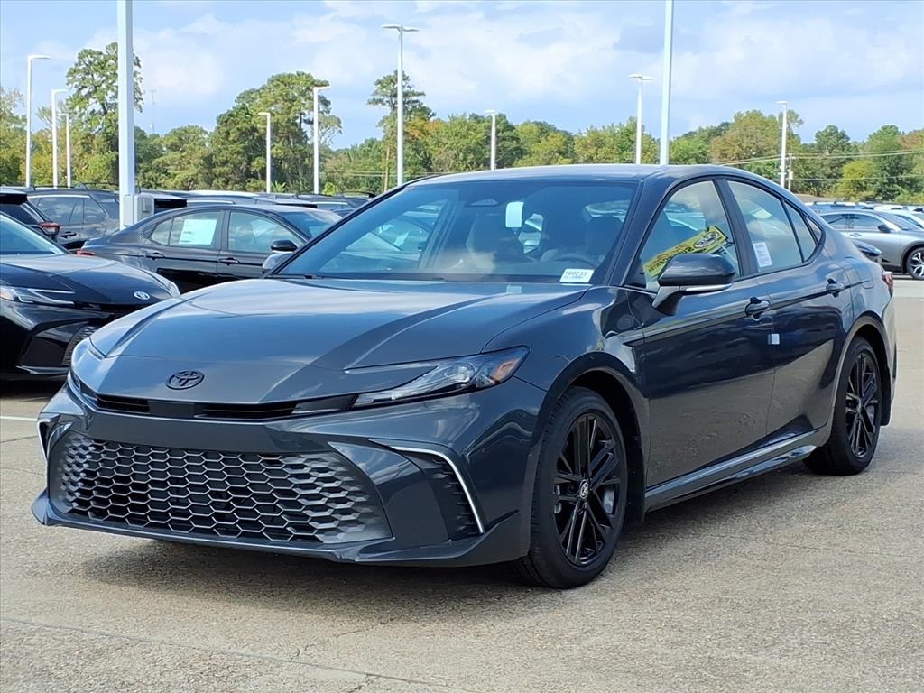 2026 Toyota Camry SE photo 3