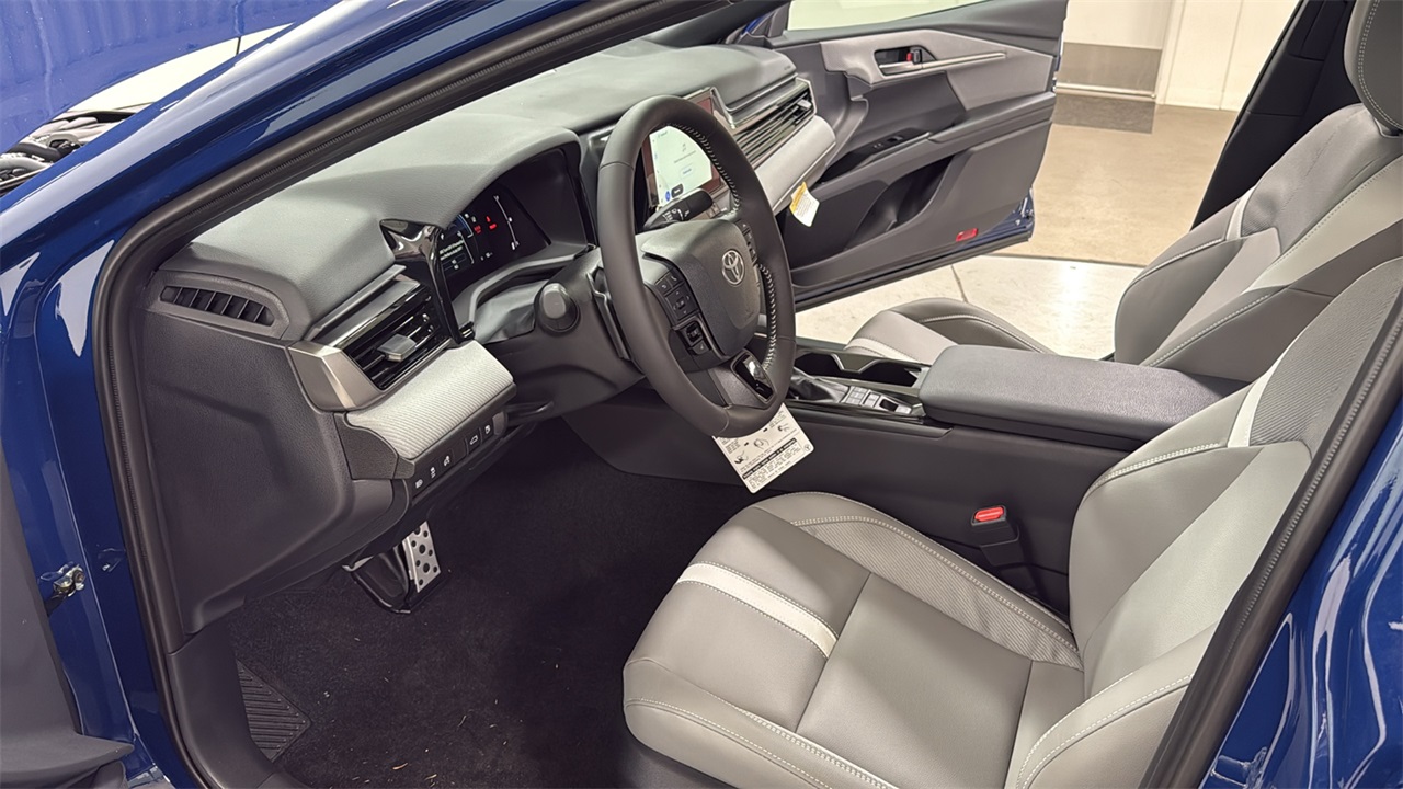 2026 Toyota Camry SE photo 12