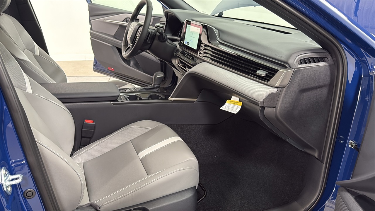 2026 Toyota Camry SE photo 18
