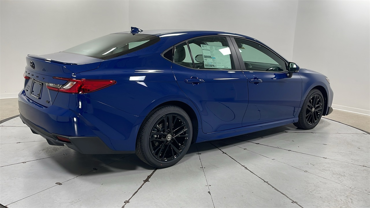 2026 Toyota Camry SE photo 5