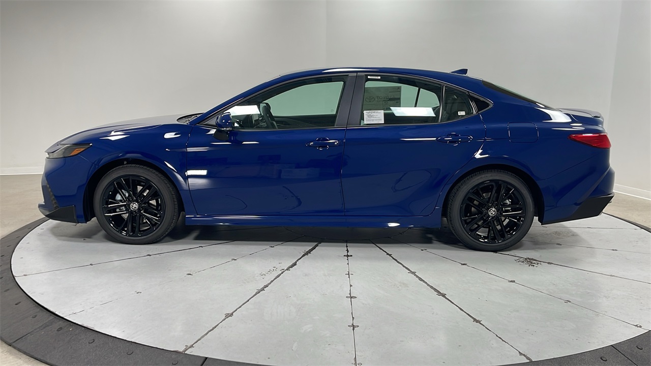 2026 Toyota Camry SE photo 8