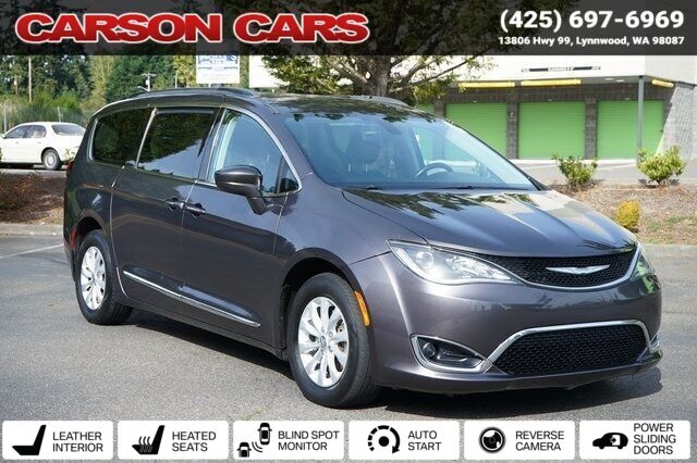 2017 Chrysler Pacifica Touring-L's photo