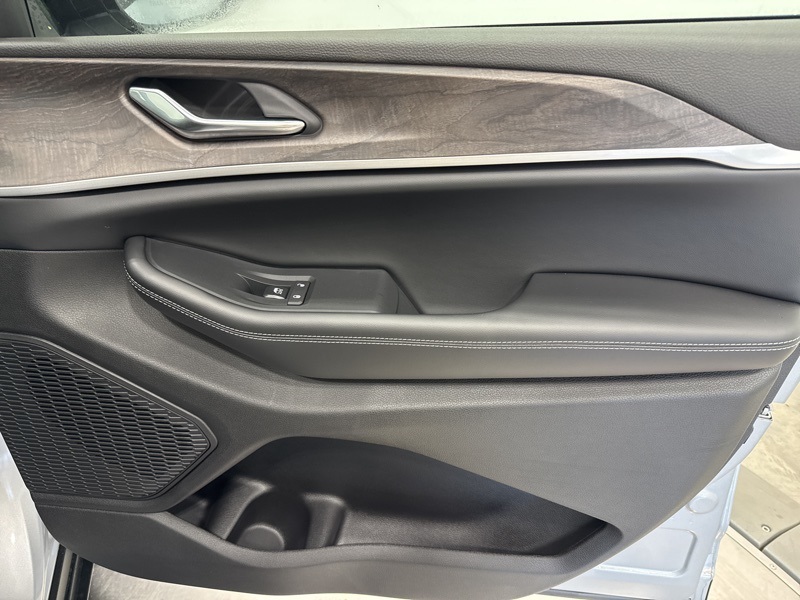 2025 Jeep Grand Cherokee Limited photo 12