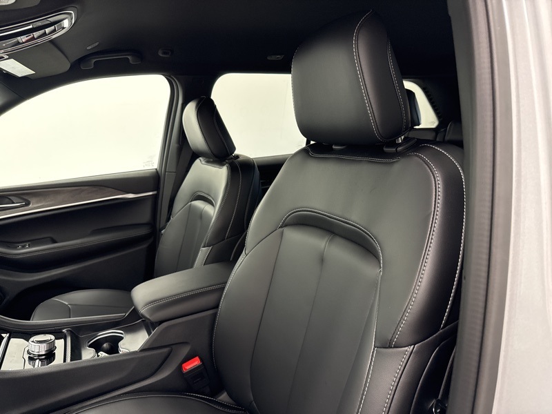 2025 Jeep Grand Cherokee Limited photo 16