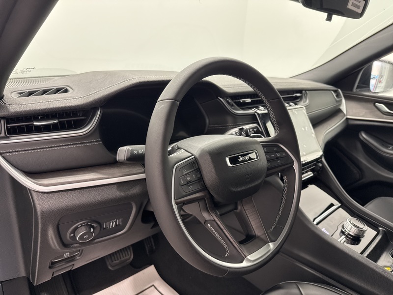 2025 Jeep Grand Cherokee Limited photo 18