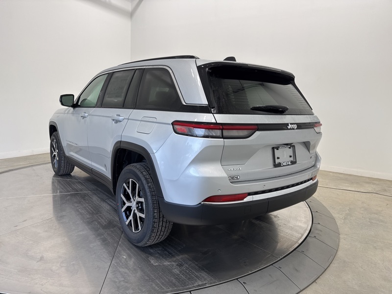 2025 Jeep Grand Cherokee Limited photo 2