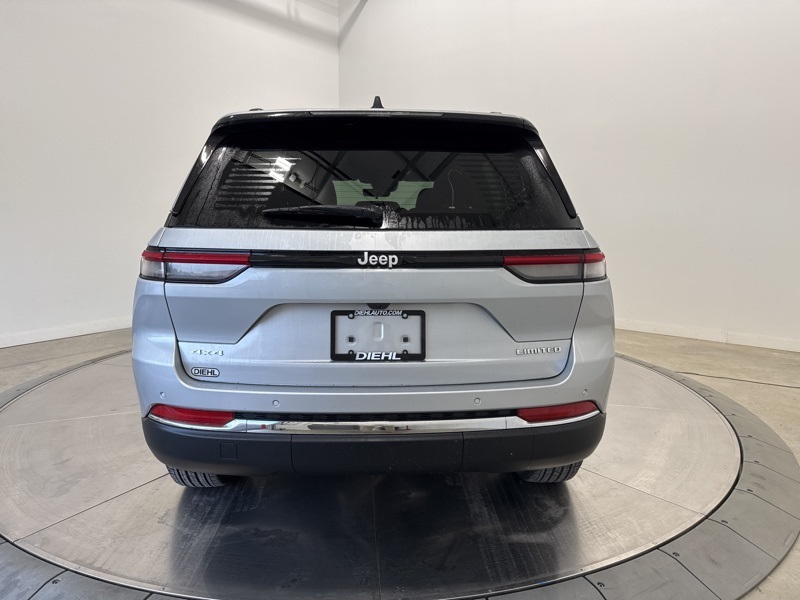 2025 Jeep Grand Cherokee Limited photo 3