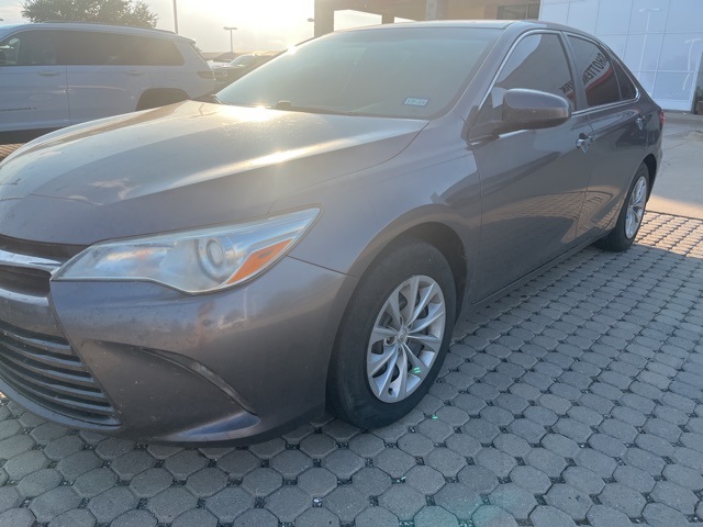 Used 2017 Toyota Camry LE with VIN 4T1BF1FKXHU646944 for sale in Granbury, TX