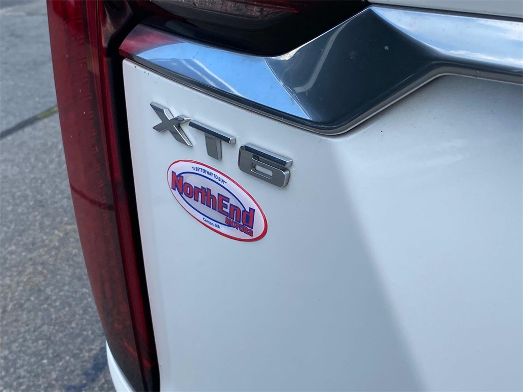 2022 Crystal White Tricoat Cadillac XT6 Premium Luxury AWD SUV