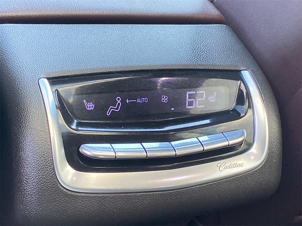 2022 Crystal White Tricoat Cadillac XT6 Premium Luxury AWD SUV