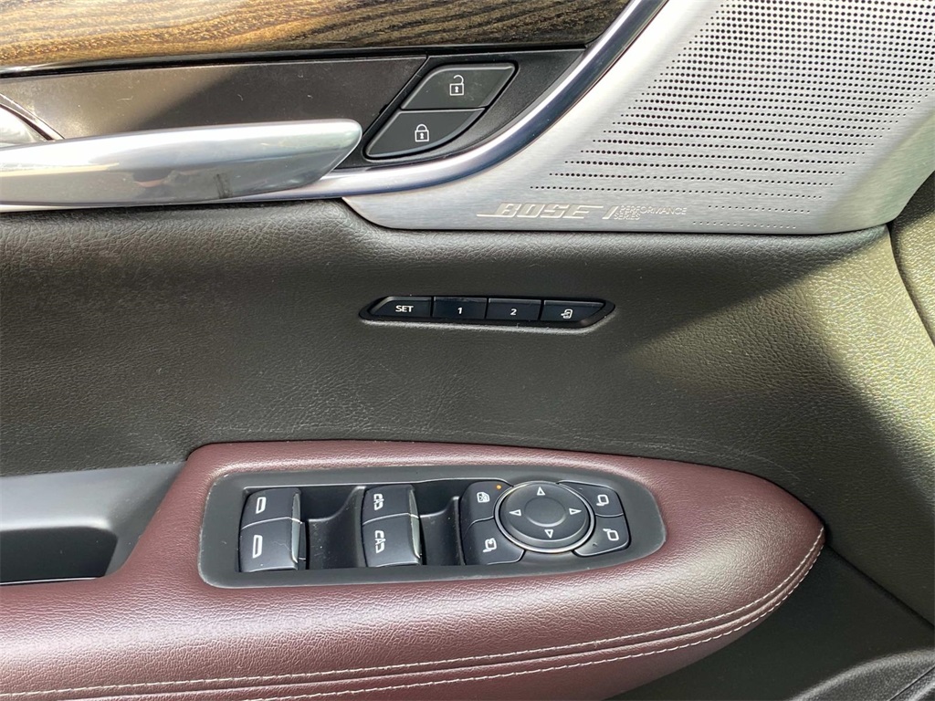 2022 Crystal White Tricoat Cadillac XT6 Premium Luxury AWD SUV