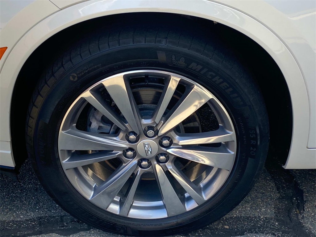 2022 Crystal White Tricoat Cadillac XT6 Premium Luxury AWD SUV