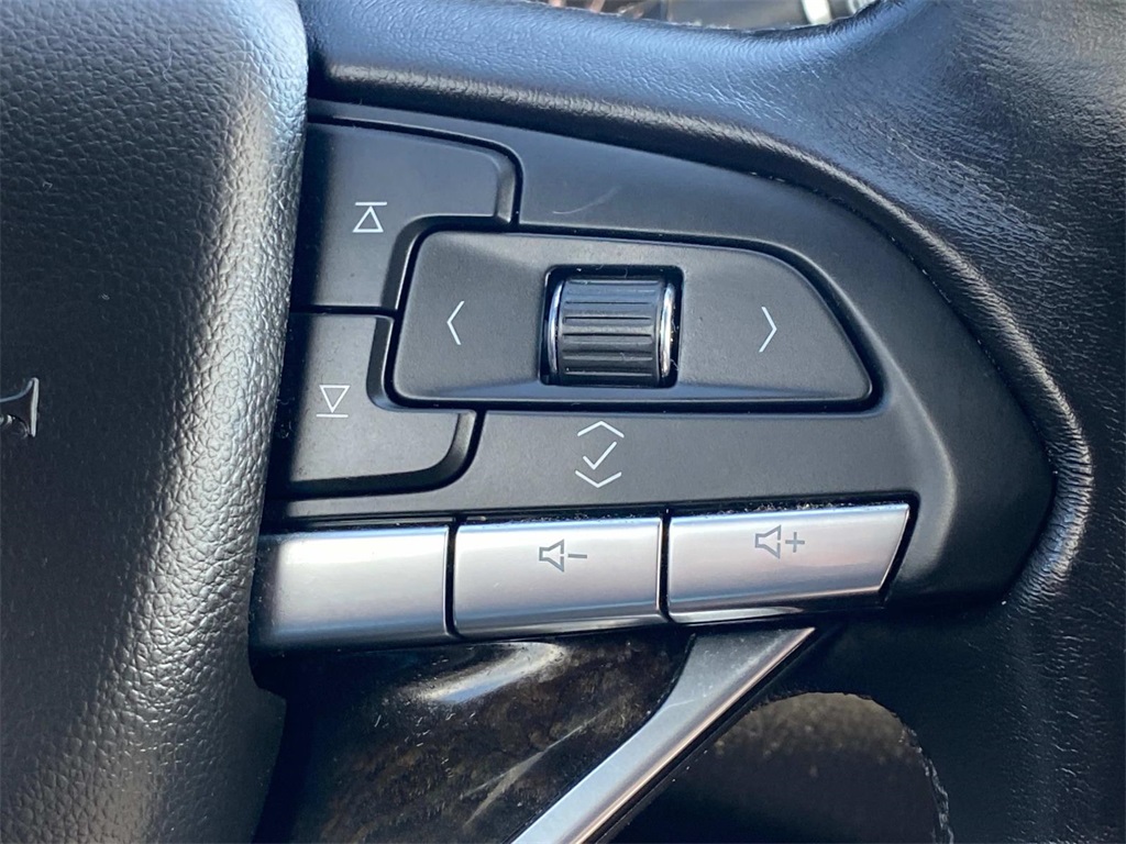 2022 Crystal White Tricoat Cadillac XT6 Premium Luxury AWD SUV