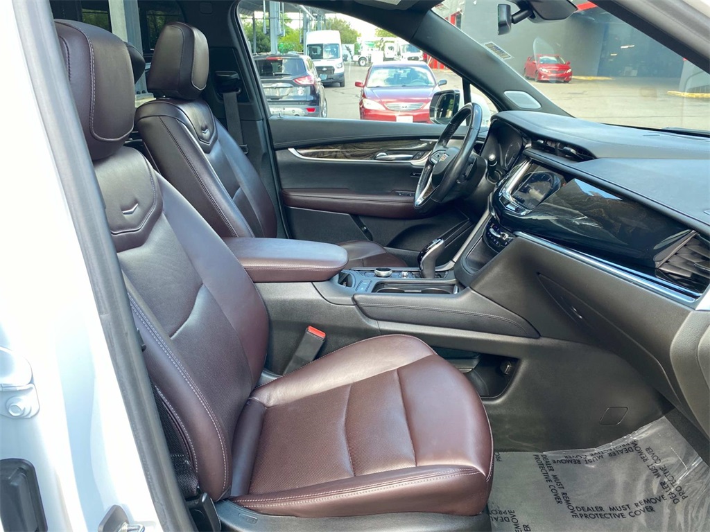 2022 Crystal White Tricoat Cadillac XT6 Premium Luxury AWD SUV