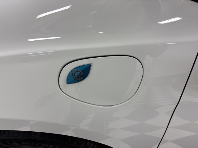 2024 Chrysler Pacifica Hybrid photo 3