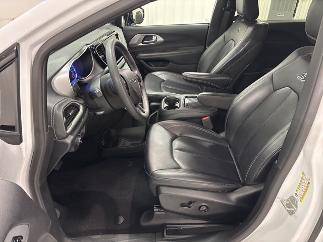 2024 Chrysler Pacifica Hybrid photo 4