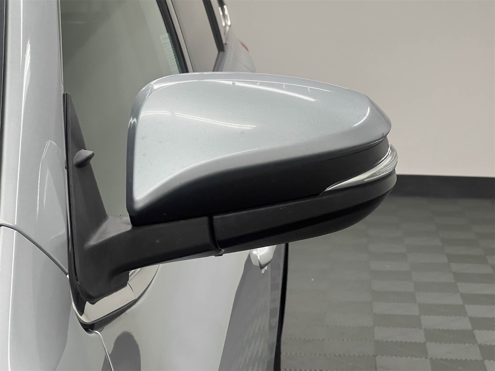 used 2018 Toyota Highlander car, priced at $20,996