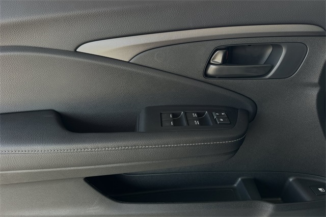 2025 Honda Ridgeline Sport photo 11