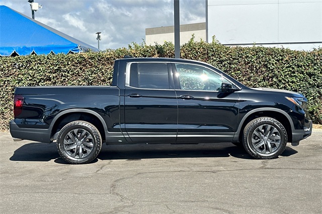 2025 Honda Ridgeline Sport photo 3