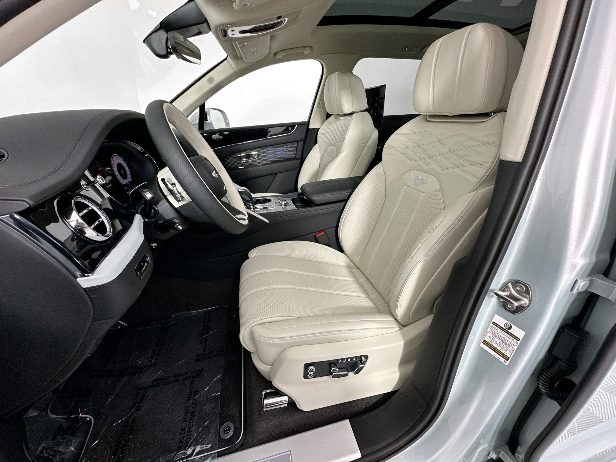 new 2025 Bentley Bentayga EWB car