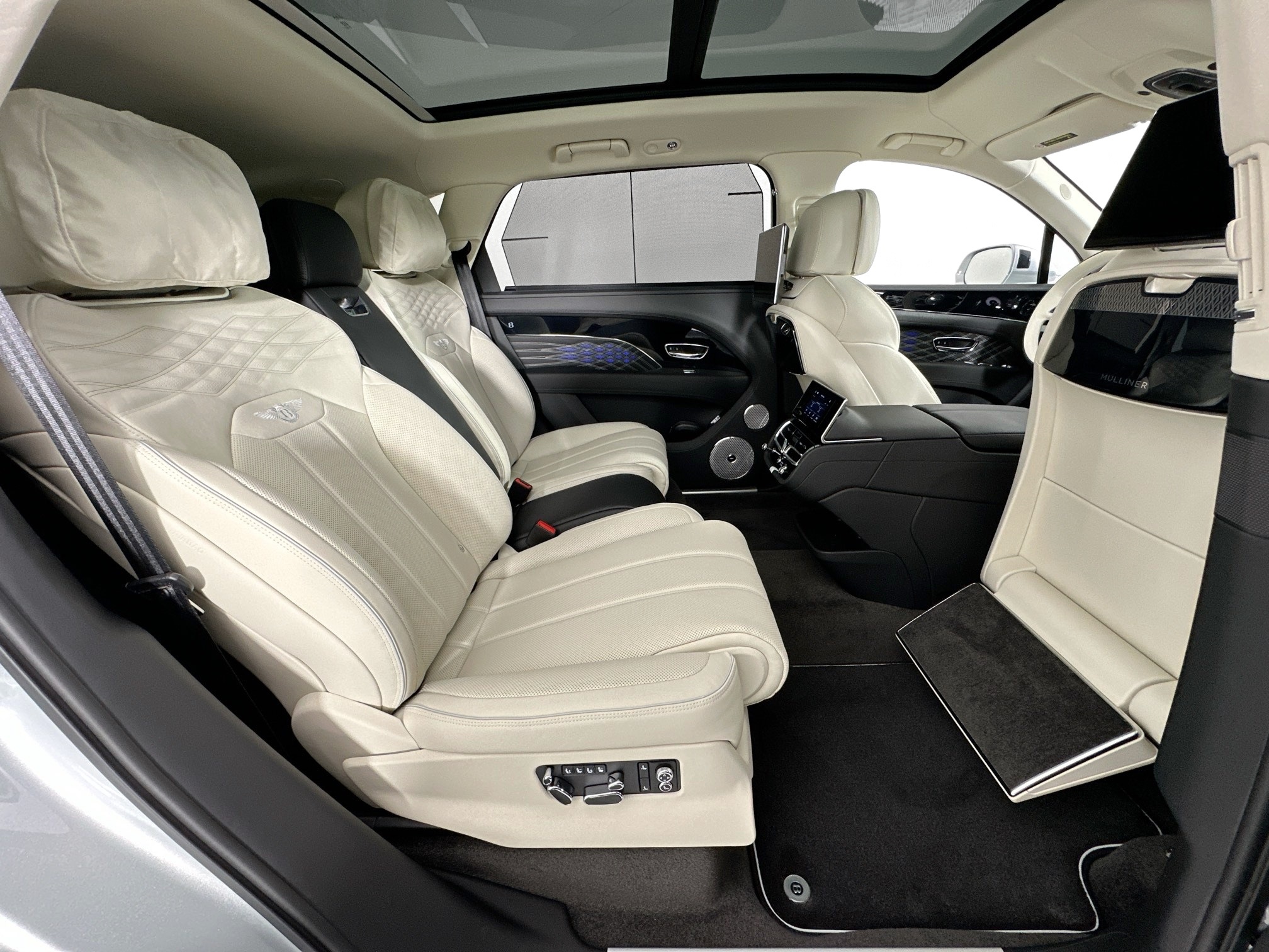 new 2025 Bentley Bentayga EWB car