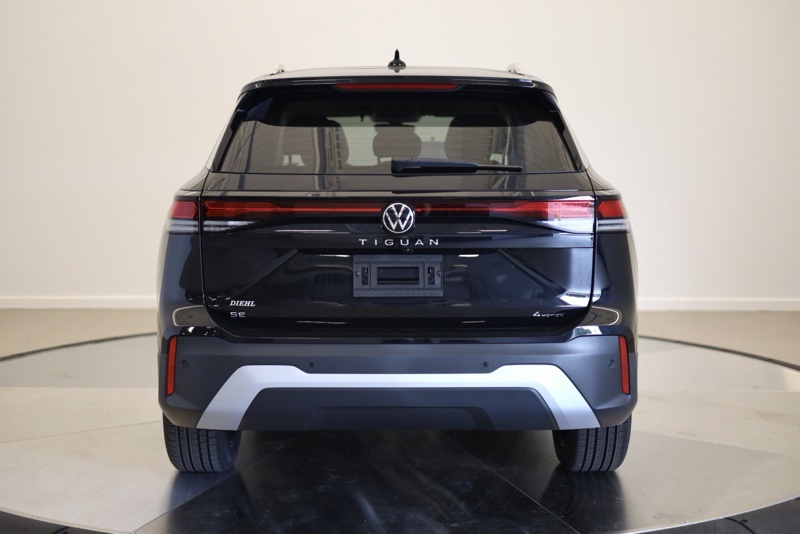 2025 Volkswagen Tiguan SE photo 2
