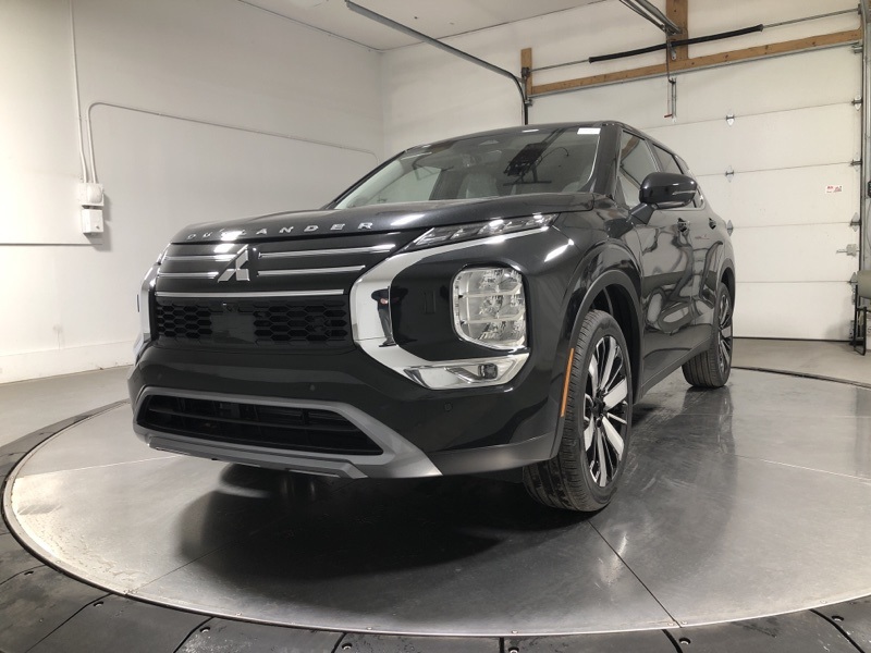 2025 Mitsubishi Outlander SE photo 3